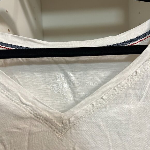 Cute flowy white tee - Picture 2 of 4